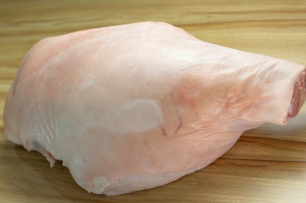 Pernil com osso e couro
